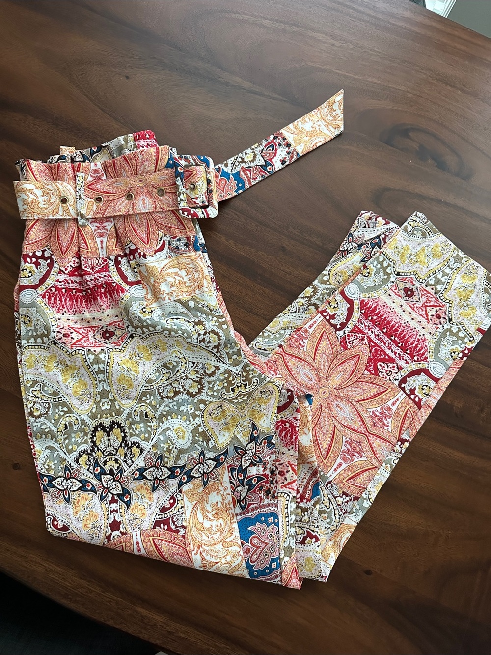 A Peach : High waisted printed with belt Size Small pant 🧡❤️💛💙💓